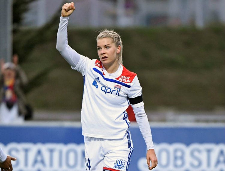 Ada Hegerberg festeja gol con el Olympique Lyonnais