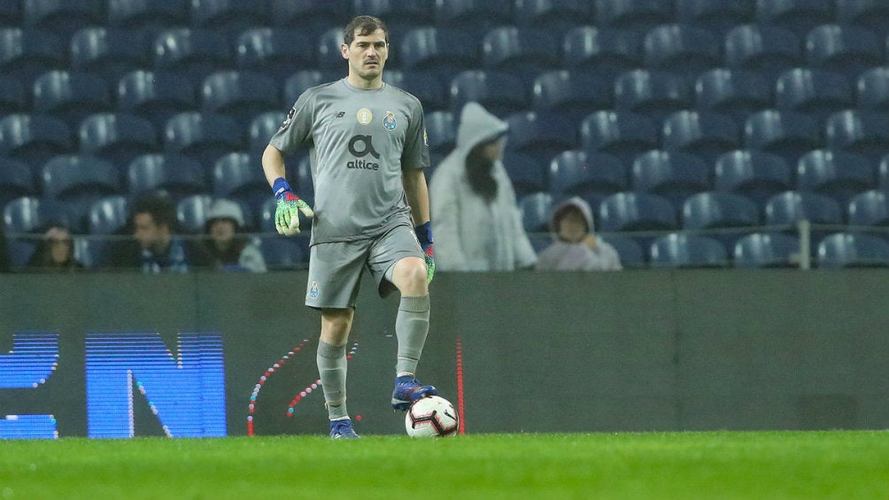 Iker Casillas durante un duelo del Porto