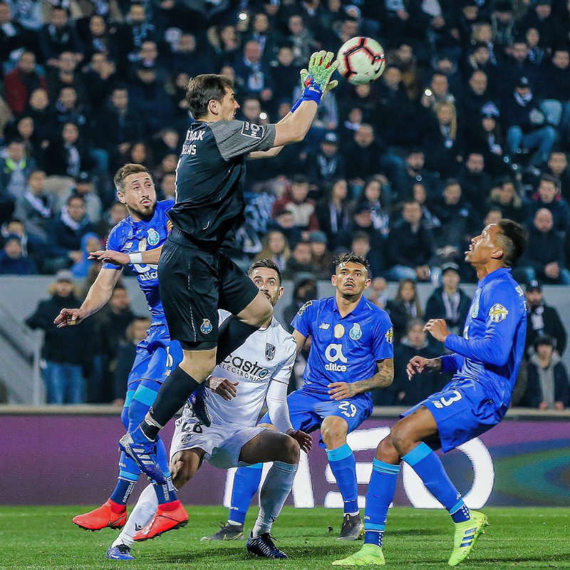 Iker Casillas durante un duelo del Porto