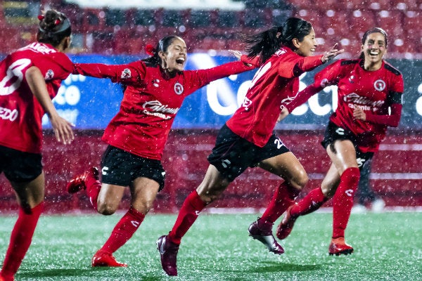 Veracruz Femenil celebra una anotación frente a Pachuca 