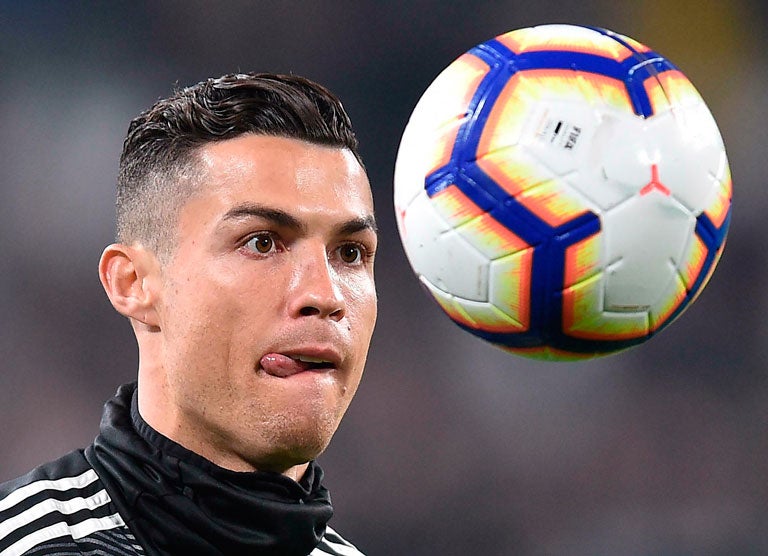 Cristiano en un calentamiento con la Juventus