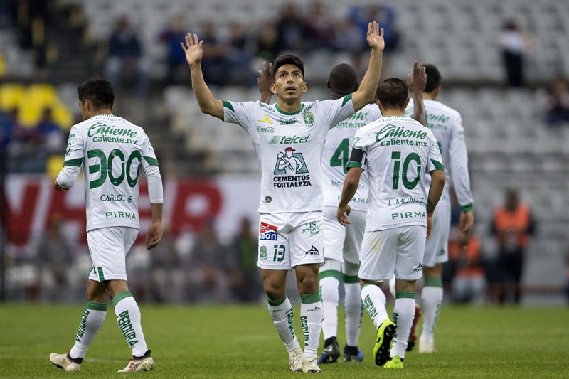 Mena festeja un tanto a Cruz Azul en el Azteca 