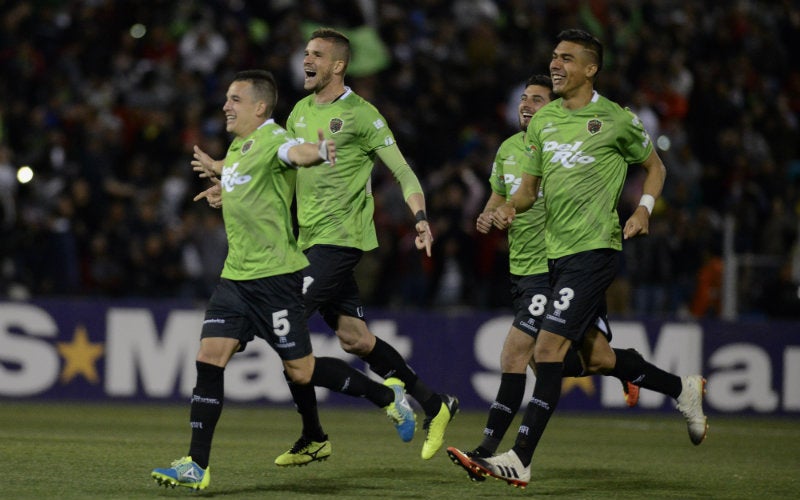 Jugadores de Juárez festejan tras ganar su pase a Cuartos de Copa