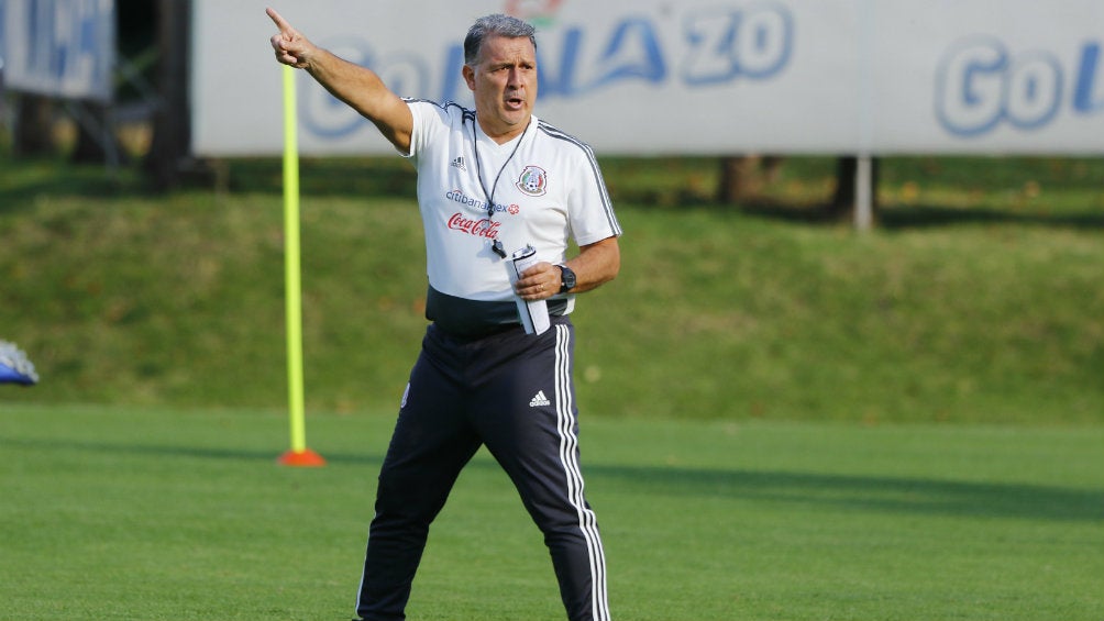 Martino da instrucciones en un entrenamiento 