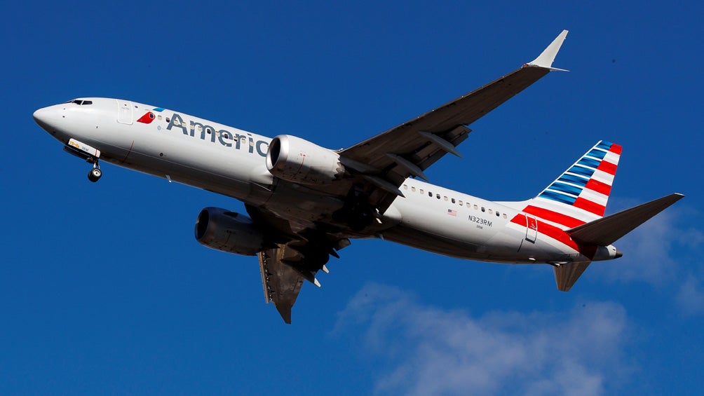 Avión se dispone a aterrizar en el aeropuerto de La Guardia