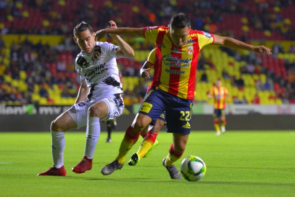 Angulo y Alberto Acosta durante el partido de Copa