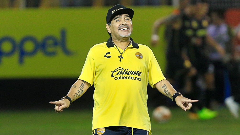 Diego Armando Maradona festeja triunfo de Dorados