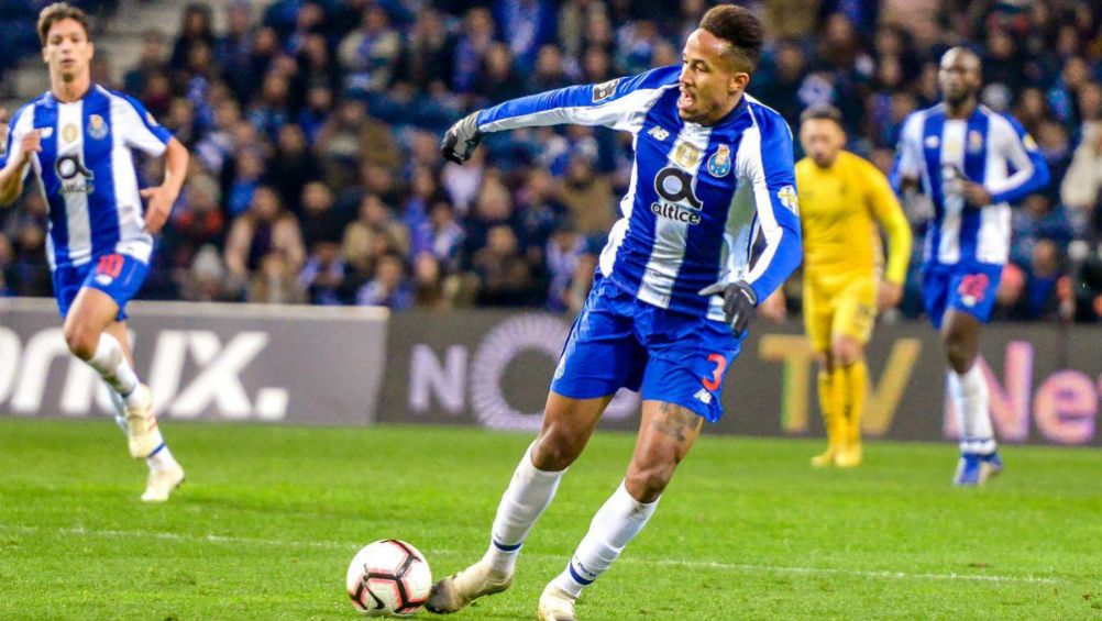 Éder Militão durante un partido del Porto