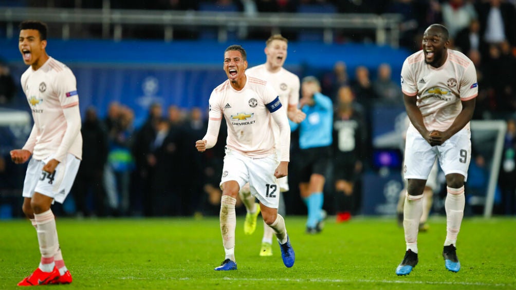 Jugadores del Manchester United celebran victoria en Champions 