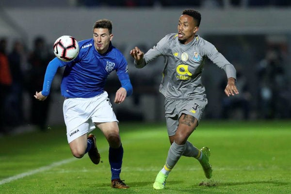 Eder Militao durante el partido contra Feirense