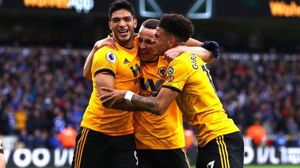 Wolves festeja gol de Raúl Jiménez