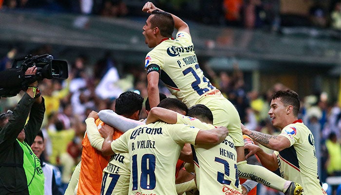 América festejando un gol ante Chivas en los Cuartos de Final de Copa 