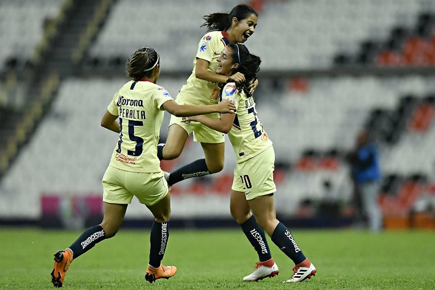 América celebra victoria en la Liga MX Femenil