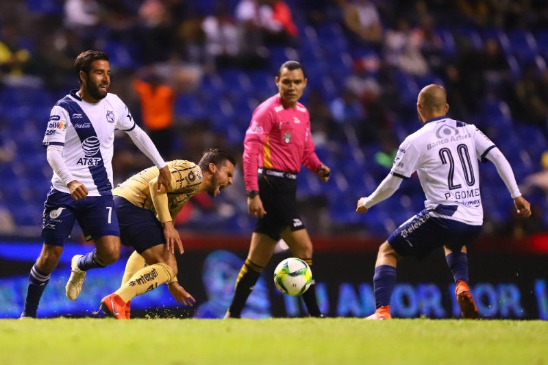 Pablo Leandro Gómez durante el juego entre Puebla y Pumas