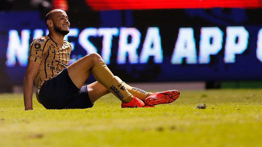 Carlos González durante el partido contra Puebla