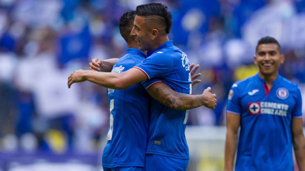 Yotún y Alvarado festeja gol de Cruz Azul