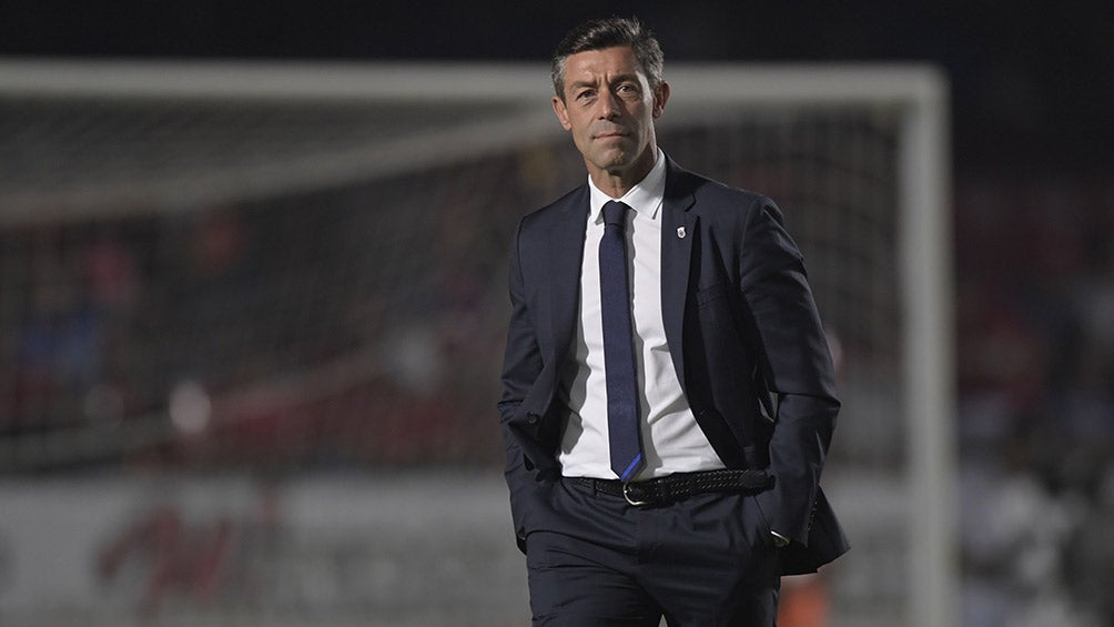 Pedro Caixinha, durante juego de Cruz Azul 