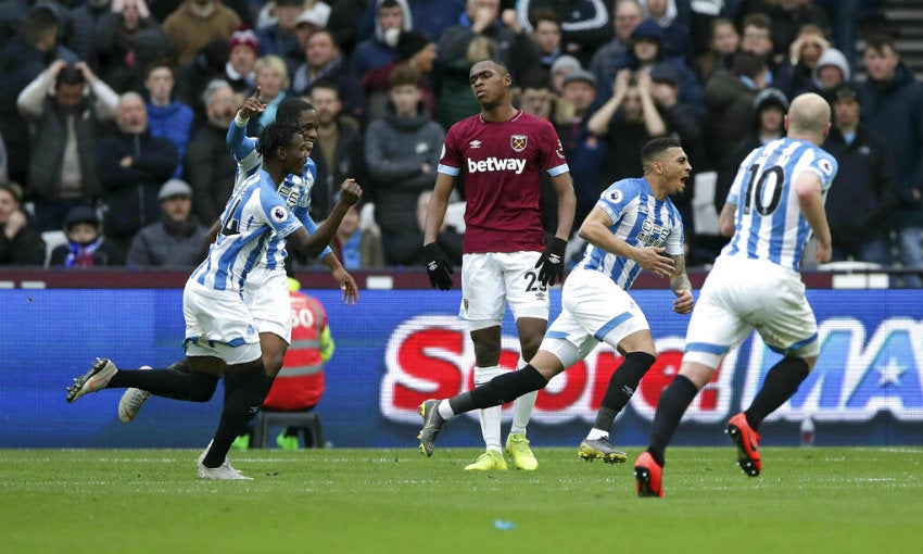 Huddersfiel celebra anotación de Bacuna 