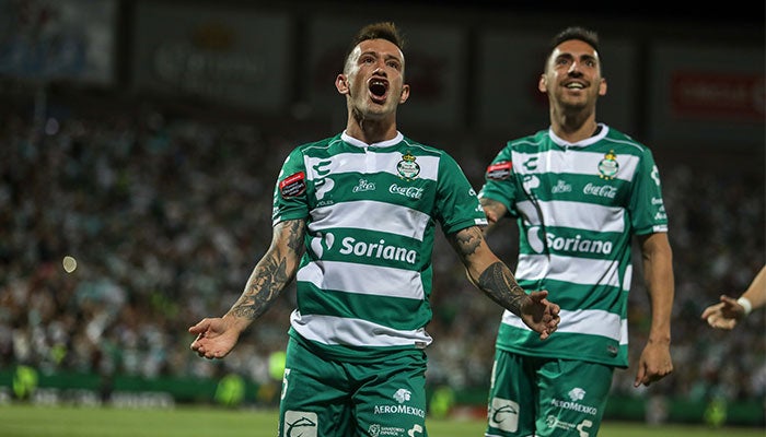 Brian Lozano festejando un gol ante Red Bulls 