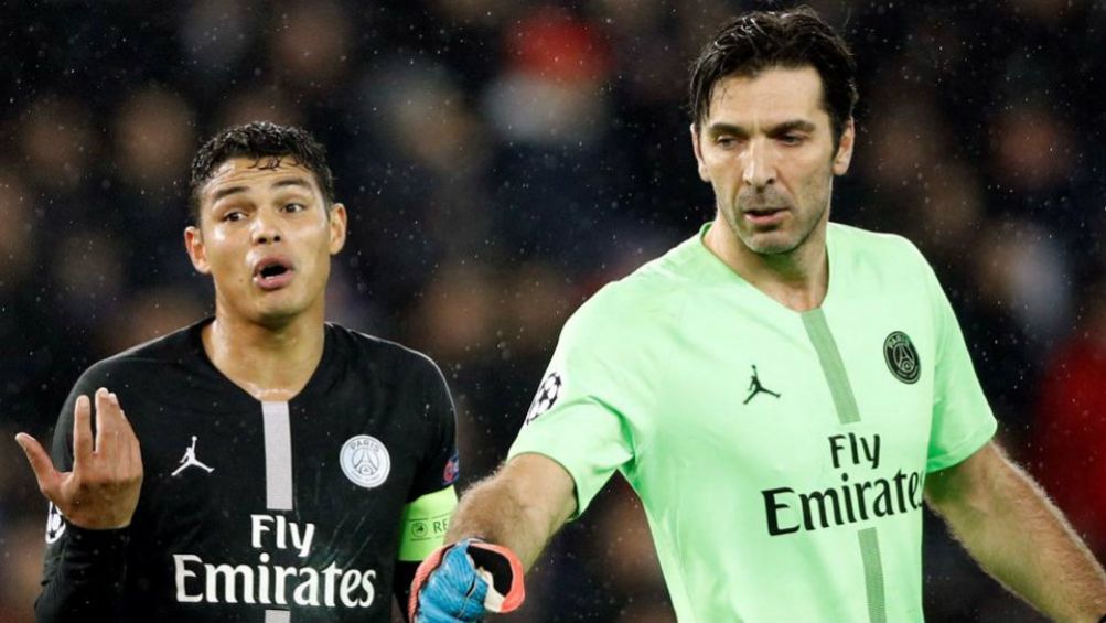 Thiago Silva y Buffon durante un juego con el PSG