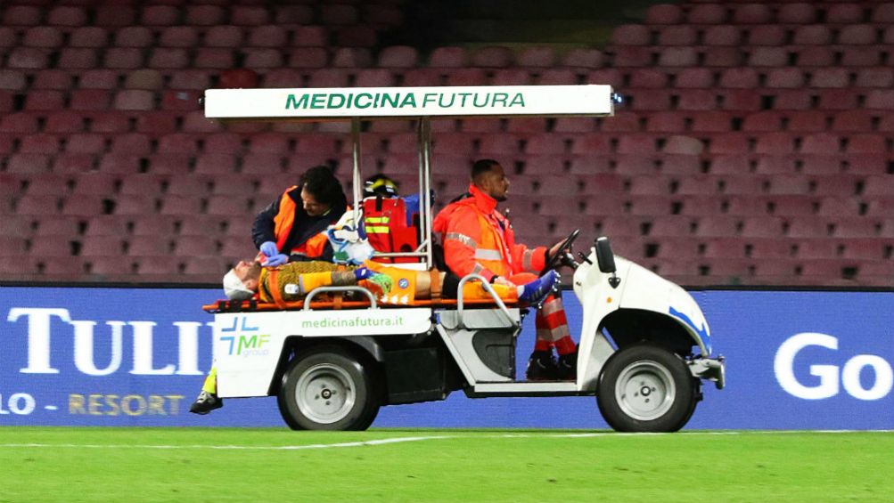 Ospina en el carrito de emergencias tras desmayarse