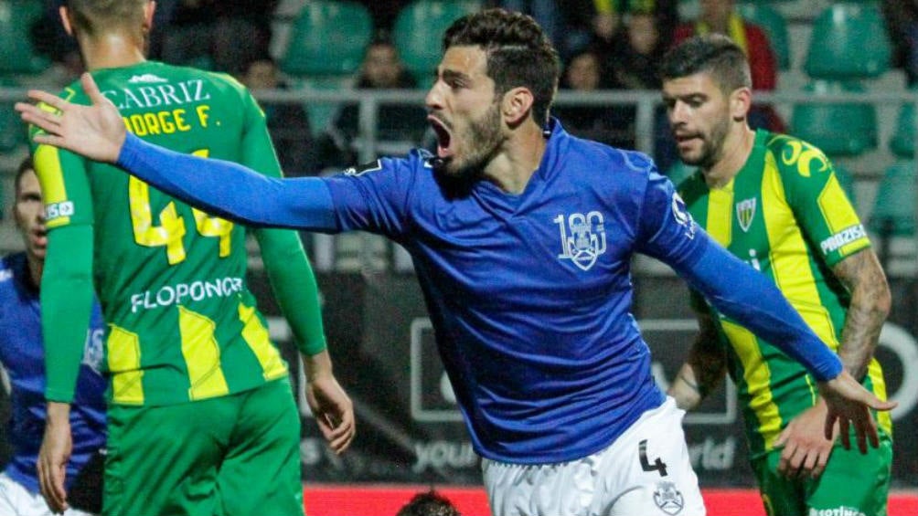 Antonio Briseño celebra anotación con el Feirense