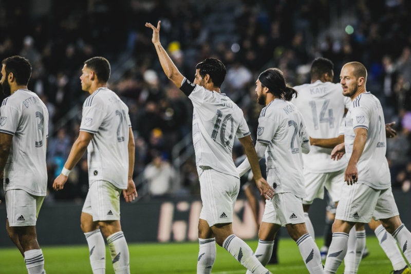 Carlos Vela festeja una anotación en la MLS