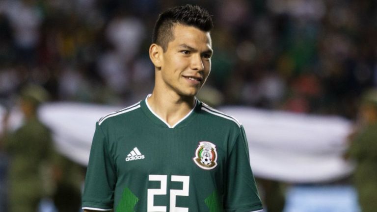 Chucky Lozano sonríe previo a un juego con el Tri 