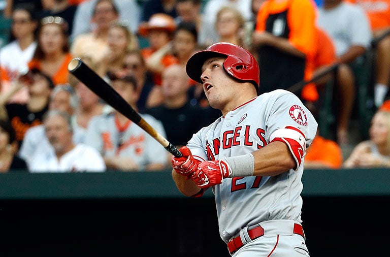 Mike Trout en un juego con los Angels