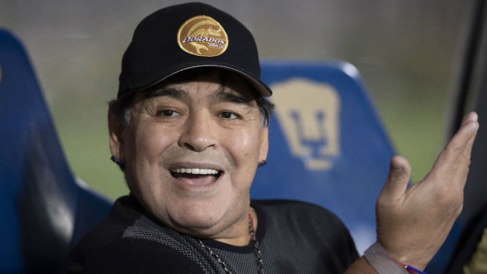 Maradona durante el juego entre Pumas y Dorados de la Copa MX 