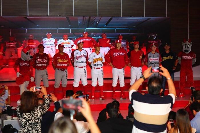 Diablos Rojos en la presentación de sus uniformes 