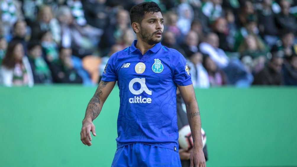 Jesús Corona durante un partido contra el Sporting de Lisboa