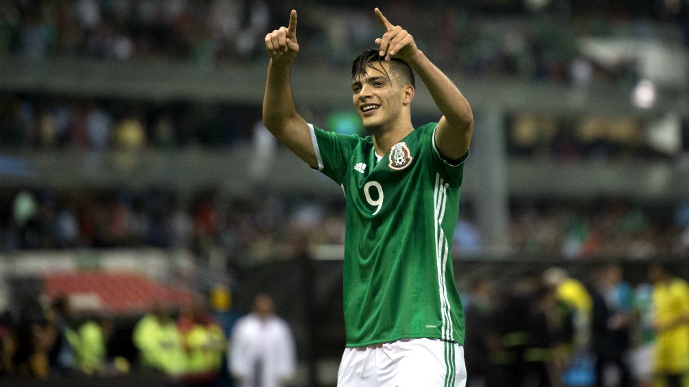 Raúl Jiménez en festejo de gol frente a Honduras 