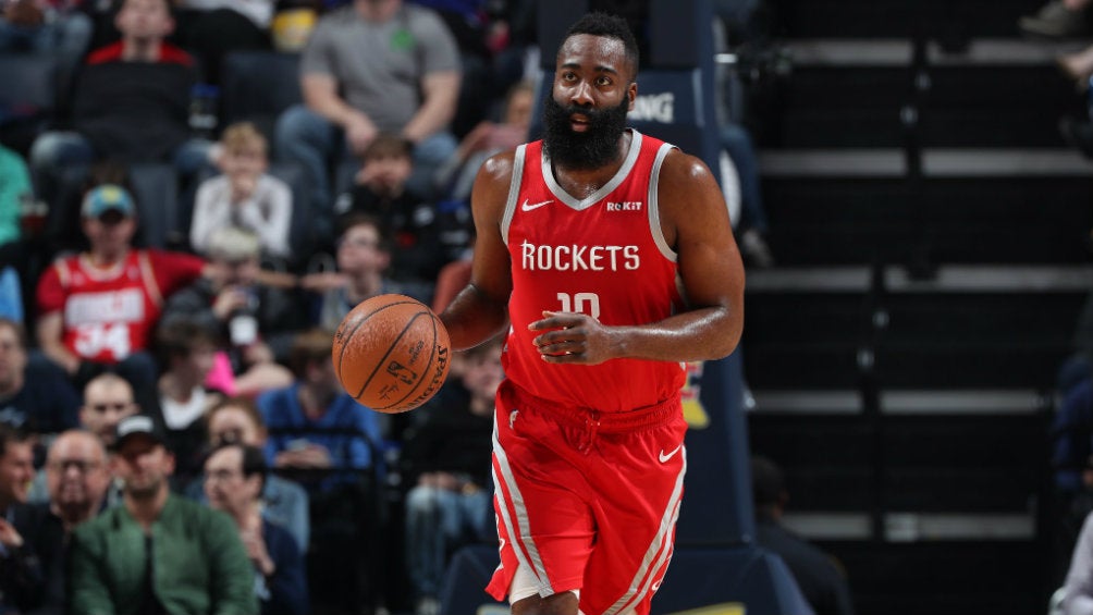 James Harden maneja la pelota en duelo contra Memphins Grizzlies