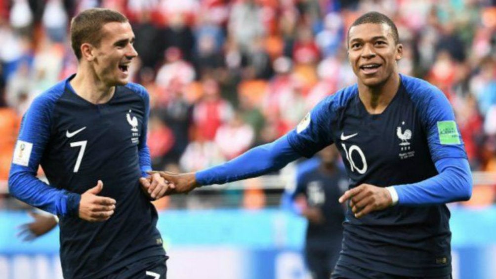 Griezmann y Mbappé durante un partido con la Selección de Francia 