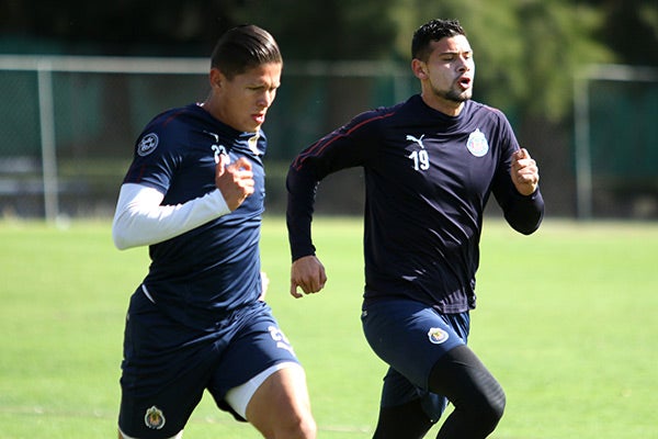 Godínez, durante sesión de entrenamiento de Chivas