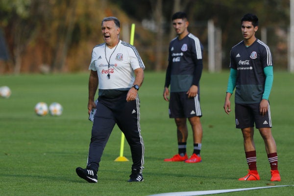 Tata Martino dirige a sus pupilos del Tricolor 