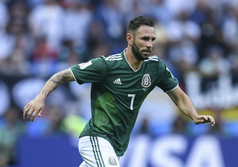 Layún durante un partido con México