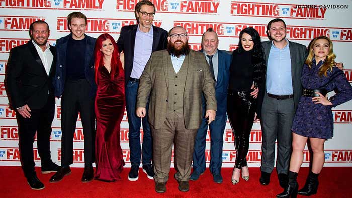 Elenco de la película posan en la alfombra roja