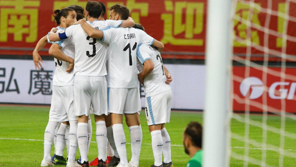 Uruguay celebra victoria frente a Uzbekistán 