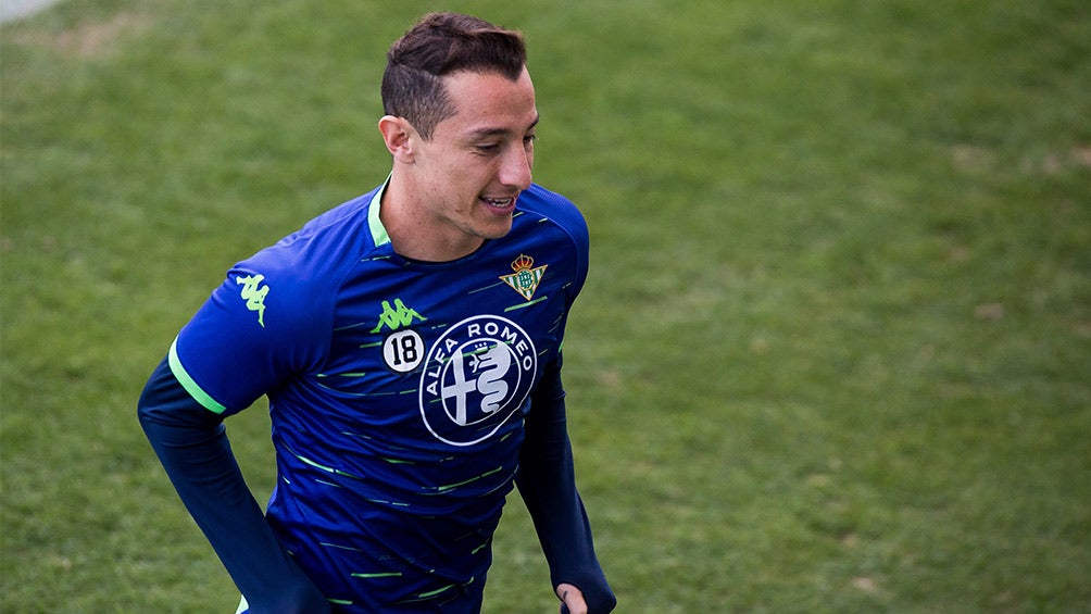 Andrés Guardado en un partido con el Betis 