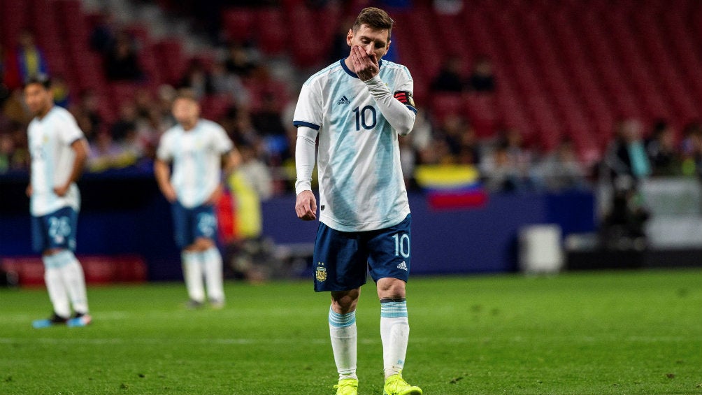 Lionel Messi se lamenta durante el partido contra Venezuela