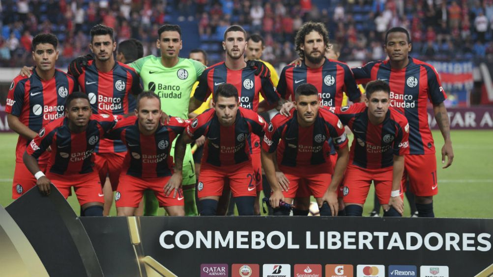 Jugadores de San Lorenzo previo a disputar un juego de Libertadores