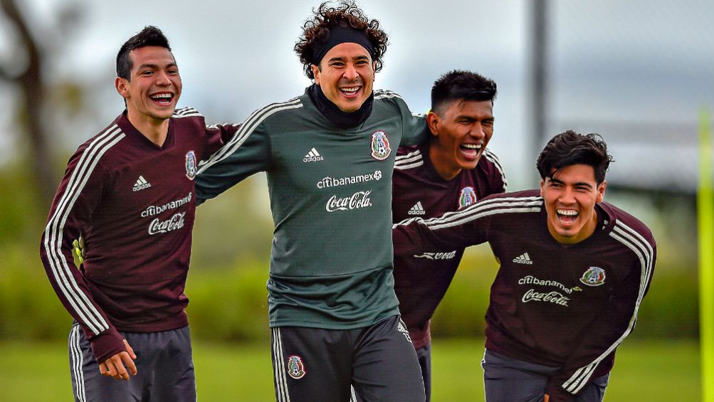 Lozano, Ochoa, Gallardo y Gutiérrez en la concentración del Tri