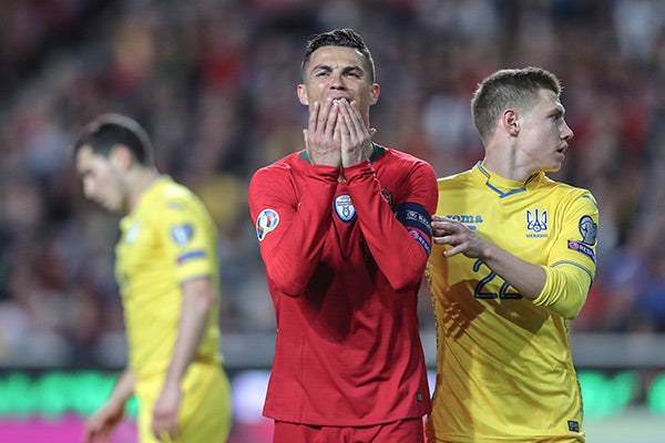 Cristiano se lamenta en juego de Portugal 