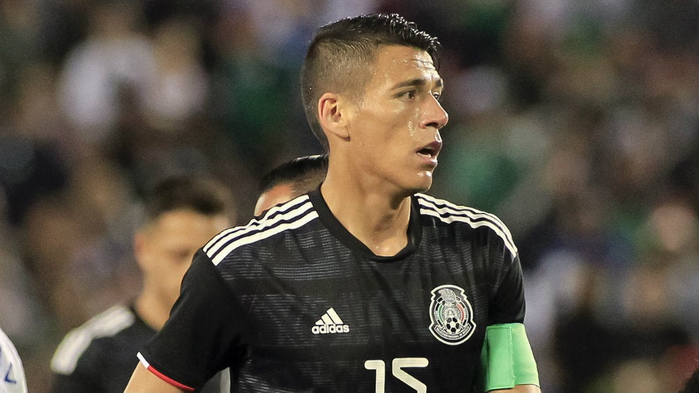 Héctor Moreno durante el juego ante Chile