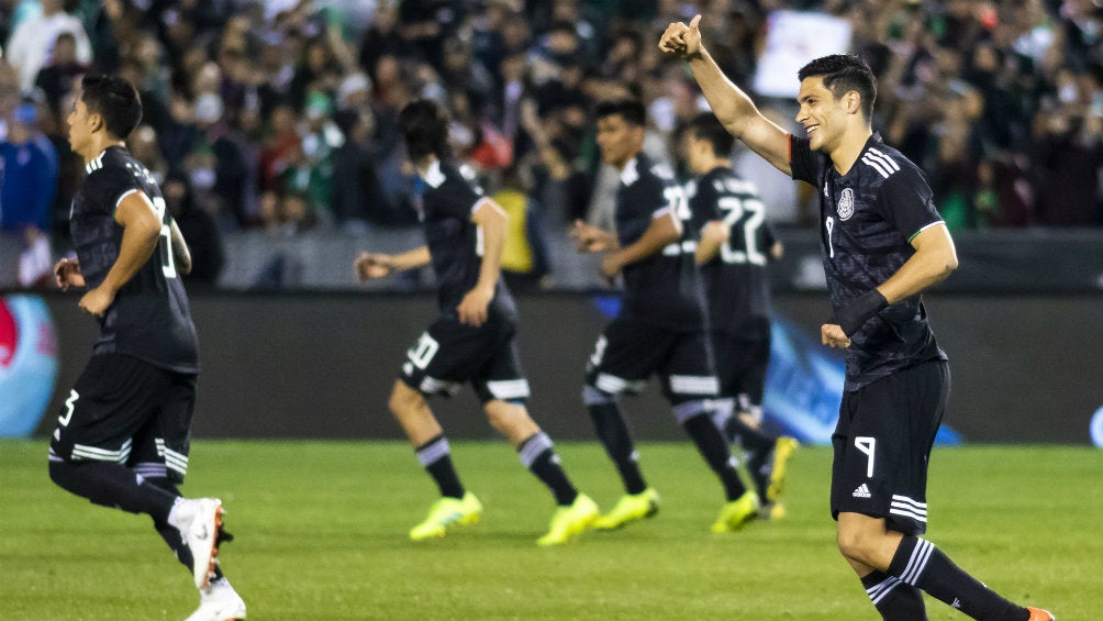 Raúl celebra anotación con la Selección Nacional