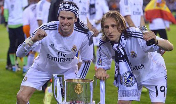 Bale y Modric posan junto a la Copa del Rey 