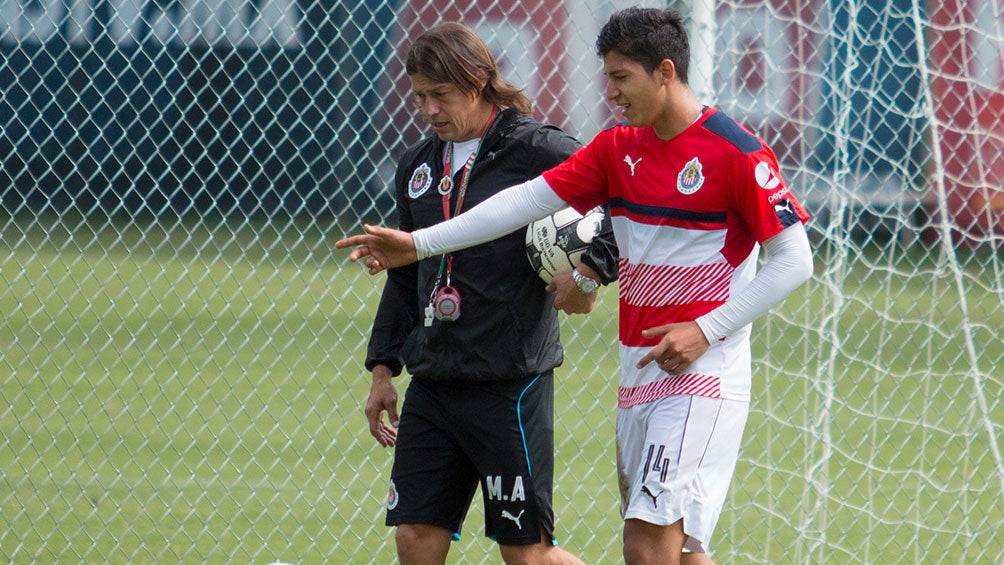 Almeyda y Zaldivar en un entrenamiento con Chivas en el Apertura 2016