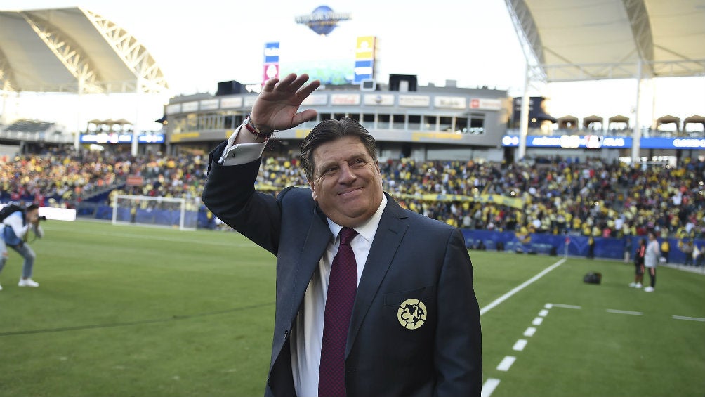 Miguel Herrera durante un encuentro amistoso ante Atlas 